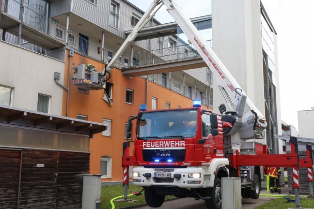Kinderzimmer in Vollbrand: Gr��erer Einsatz bei Brand in einer Wohnanlage in V�cklabruck