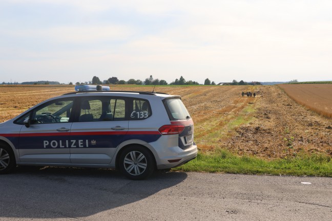 Kleinfl�chiger Brand auf einem Stoppelfeld in Steinhaus sorgte f�r Einsatz der Feuerwehr