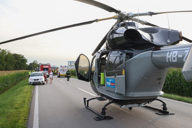Drei teils Schwerverletzte bei Crash mit vier beteiligten Autos auf Wiener Stra�e bei Lambach