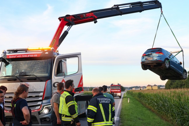 Drei teils Schwerverletzte bei Crash mit vier beteiligten Autos auf Wiener Stra�e bei Lambach