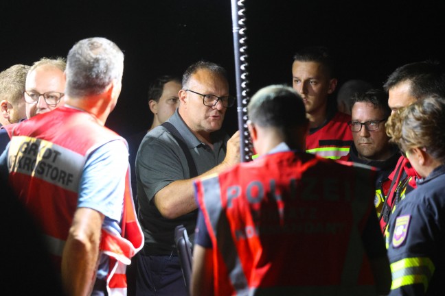 Gro�angelegte n�chtliche Suchaktion nach vermeintlich abgest�rztem Motorsegler bei Kronstorf