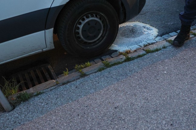 Schadstoffeinsatz: Austritt von K�hlmittel aus einem abgestellten Klein-LKW in Wels-Neustadt