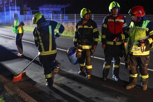 Steinhaus: Einsatzkr�fte zu Aufr�umarbeiten nach Wildunfall auf der Pyhrnpass Stra�e alarmiert