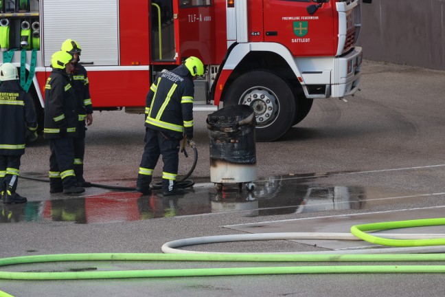 Gro�einsatz nach Brand einer L�ftungsanlage in einer Schokoladenfabrik in Sattledt