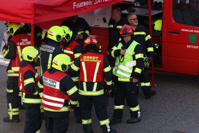 Gro�einsatz nach Brand einer L�ftungsanlage in einer Schokoladenfabrik in Sattledt