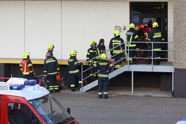 Gro�einsatz nach Brand einer L�ftungsanlage in einer Schokoladenfabrik in Sattledt