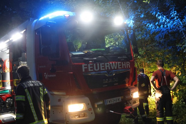 Umfangreicher Bindeeinsatz nach Dieselaustritt in einem kleinen Bachlauf in Pichl bei Wels