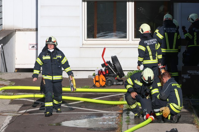Wohungsbrand in Leonding: Person aus f�nftem Stock gerettet - Hund �berlebte Brand nicht