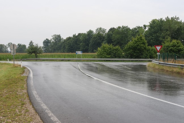 Schlatt: Autolenkerin (63) auf Wiener Stra�e bei Crash mit LKW t�dlich verletzt