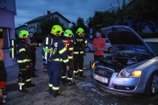 Brand im Motorraum eines PKW sorgte f�r Einsatz der Feuerwehr in Marchtrenk