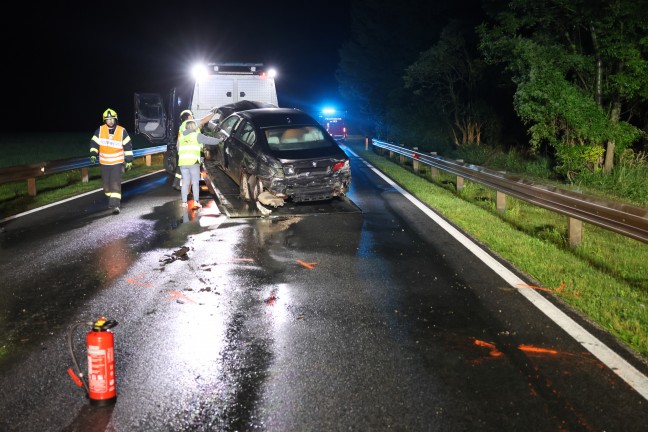 Auto auf Pyhrnpass Stra�e bei Micheldorf in Ober�sterreich in die Leitschiene gekracht