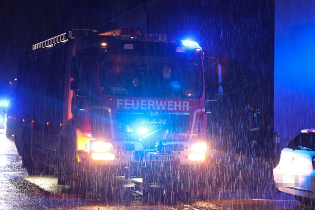 Brandverdacht: Piepsender Rauchwarnmelder in Wohnung eines Mehrparteienhauses in Wels-Lichtenegg