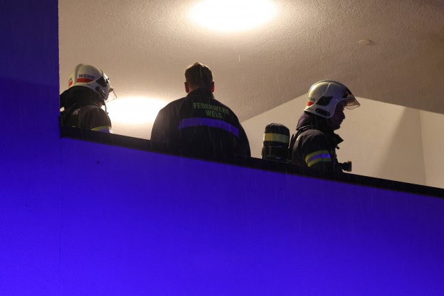 Brandverdacht: Piepsender Rauchwarnmelder in Wohnung eines Mehrparteienhauses in Wels-Lichtenegg