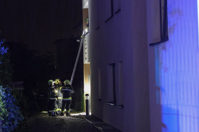 Brandverdacht: Piepsender Rauchwarnmelder in Wohnung eines Mehrparteienhauses in Wels-Lichtenegg