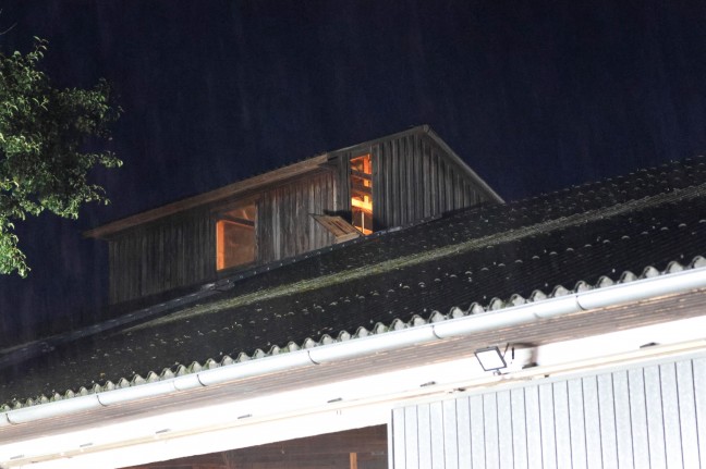 N�chtlicher Brand auf einem Bauernhof in Eberstalzell sorgte f�r Einsatz zweier Feuerwehren