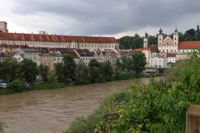 Unwettereins�tze: Anhaltender Starkregen sorgt lokal f�r �berflutungen und Eins�tze der Feuerwehren