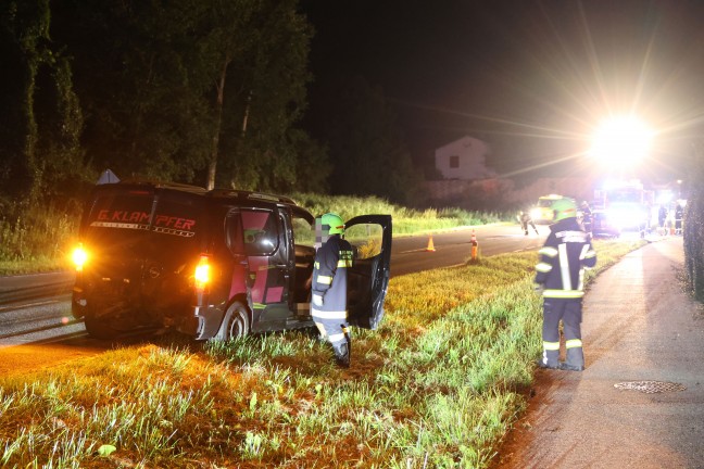 Heftiger Auffahrunfall auf Innviertler Stra�e bei Krenglbach endet glimpflich