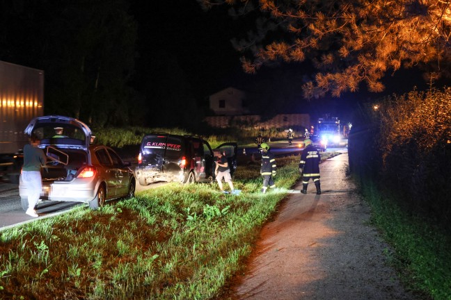Heftiger Auffahrunfall auf Innviertler Stra�e bei Krenglbach endet glimpflich