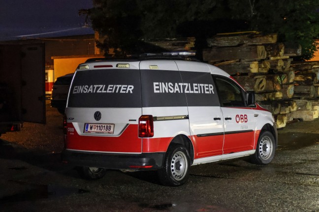 Bahnunfall: Lokalbahngarnituren bei Kollision im Bahnhof in Stadl-Paura schwer besch�digt
