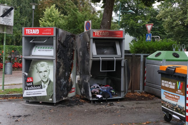 Zwei Altkleidercontainer in Wels-Innenstadt bei Brand schwer besch�digt