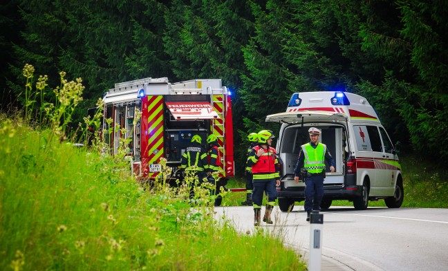Schwerer Verkehrsunfall zwischen zwei PKW auf Rieder Stra�e bei Mehrnbach