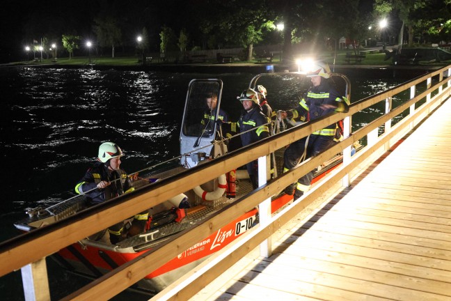 Weyregg am Attersee: Feuerwehr und Wasserrettung bei Personensuche im Attersee im Einsatz