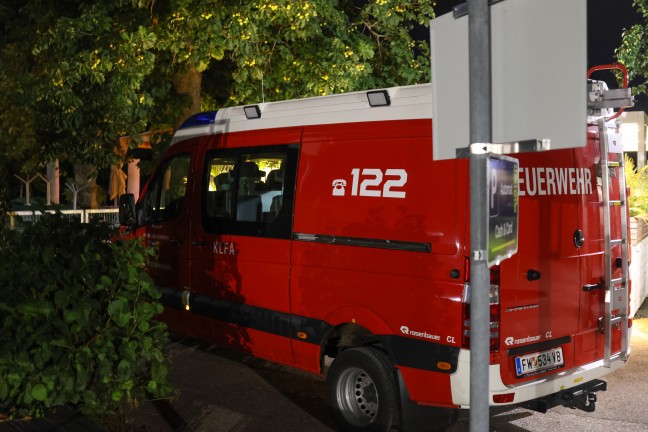 Weyregg am Attersee: Feuerwehr und Wasserrettung bei Personensuche im Attersee im Einsatz