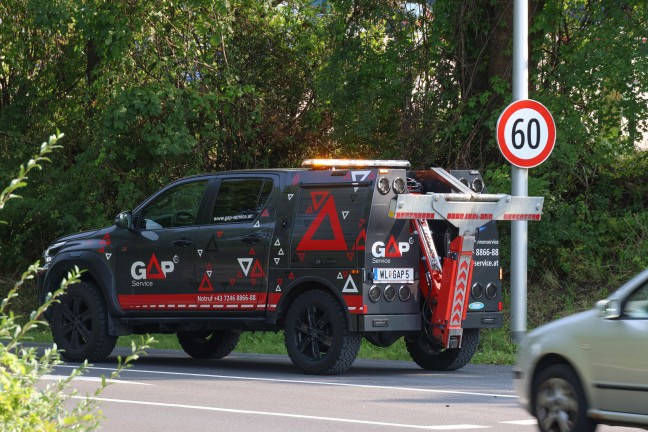 Schwerer Kreuzungscrash: Mopedlenker und Autolenkerin bei Unfall in Gunskirchen verletzt