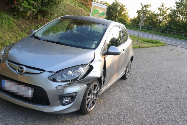 Gegen Leitschiene gekracht: Einsatzkr�fte zu schwerem Verkehrsunfall nach Leonding alarmiert