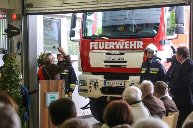 Segnung des neuen Rüstlöschfahrzeuges der Feuerwehr Thalheim bei Wels