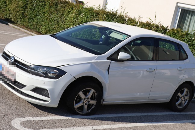 Autolenker kollidierte in Wei�kirchen an der Traun mit Kreisverkehr