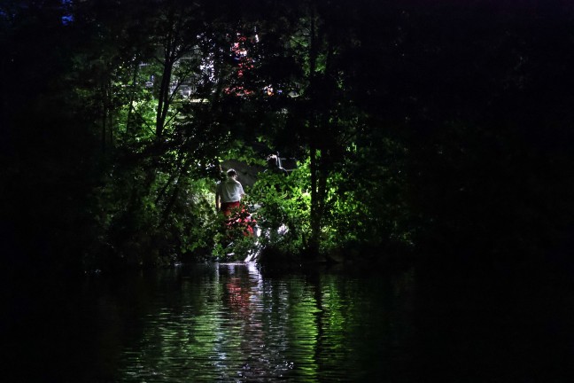 Personenrettung: Schwerverletzte Person aus Bachbett des Katzenbachs in Thalheim bei Wels gerettet