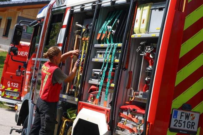 Vier Feuerwehren bei Brand in der Garage eines Wohnhauses in Steegen im Einsatz