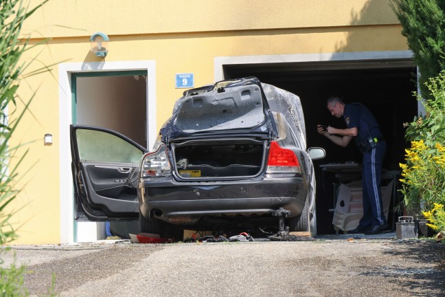 Vier Feuerwehren bei Brand in der Garage eines Wohnhauses in Steegen im Einsatz