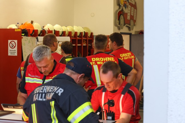 Personensuche: Elf Feuerwehren bei gro�angelegter Suche nach abg�ngigem Mann in Kallham im Einsatz