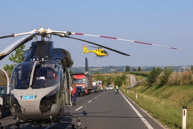 Frontalcrash zweier PKW auf Wiener Stra�e in Edt bei Lambach fordert zwei Todesopfer (45 und 71)