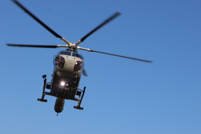 Frontalcrash zweier PKW auf Wiener Stra�e in Edt bei Lambach fordert zwei Todesopfer (45 und 71)