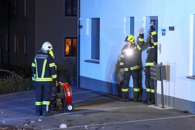 Auto in Ottnang am Hausruck mitsamt Carport nahezu in Vollbrand