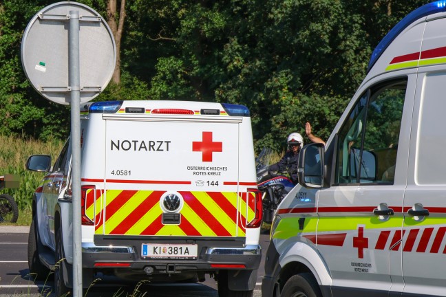 Kollision zwischen PKW und Moped auf Pyhrnpass Stra�e in Schlierbach