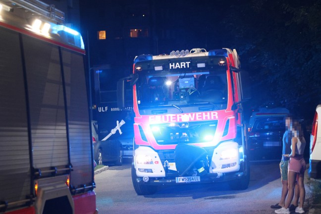 Drei Feuerwehren bei K�chenbrand in einem Mehrparteienhaus in Leonding im Einsatz