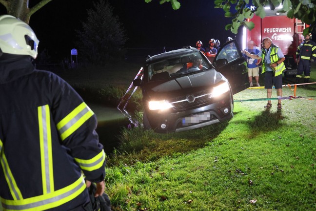 Pichl bei Wels: Auto drohte in einen Fischteich zu st�rzen