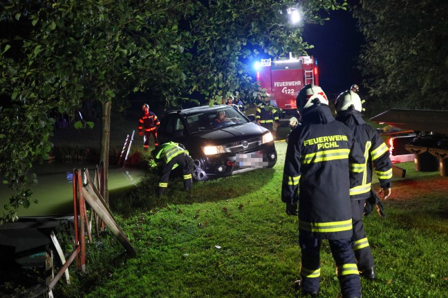 Pichl bei Wels: Auto drohte in einen Fischteich zu st�rzen