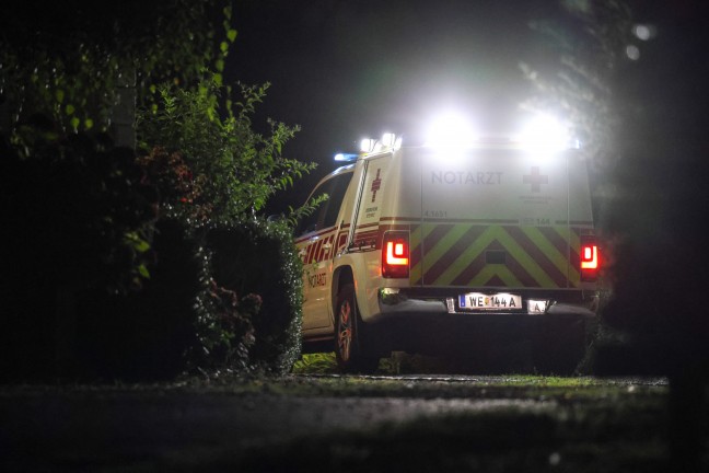 Traktor abgest�rzt: Lenker schleppte sich nach schwerem Traktorunfall in Pichl bei Wels zu Bauernhof
