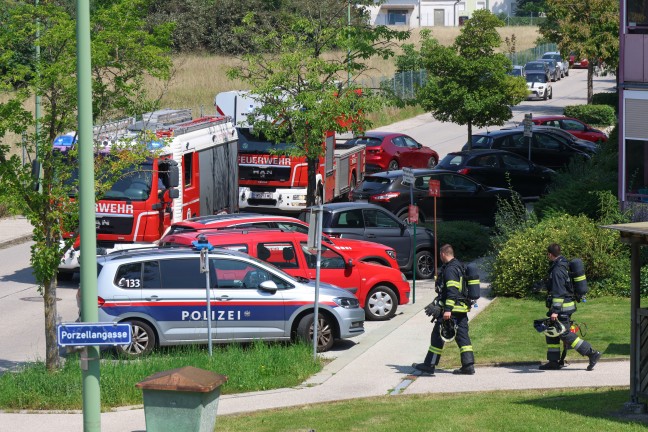 Angebranntes Kochgut: Betagte Bewohnerin nach Einsatz in Wels-Vogelweide ins Klinikum gebracht