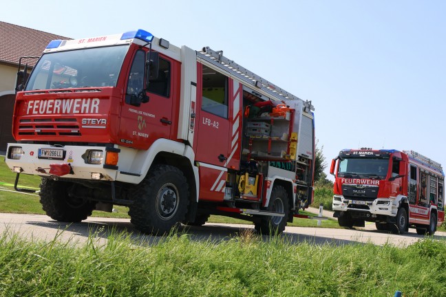 Lenker unverletzt: LKW-Sattelzug bei St. Marien von Stra�e abgekommen und umgest�rzt