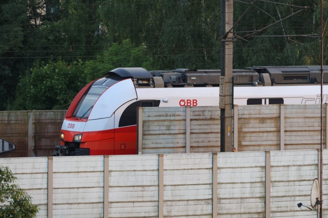 T�dliches Ereignis: Person im Bahnhofsbereich in Lambach von Zug erfasst