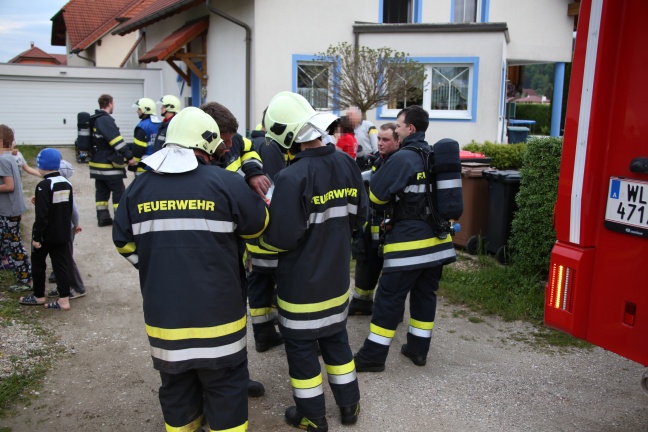 Feuerwehr bei Gasgeruch in Weißkirchen an der Traun im Einsatz