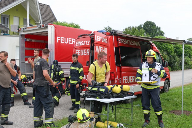 Zimmerbrand in einem Wohn- und B�rogeb�ude in Alkoven erfordert Einsatz zweier Feuerwehren