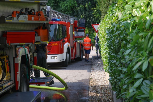 Schwei�treibender L�scheinsatz bei K�chenbrand in einem Einfamilienhaus in Traun