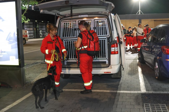 Such- und Rettungshunde im Einsatz: Stundenlange Suche nach abg�ngiger demenzkranker Frau in Linz